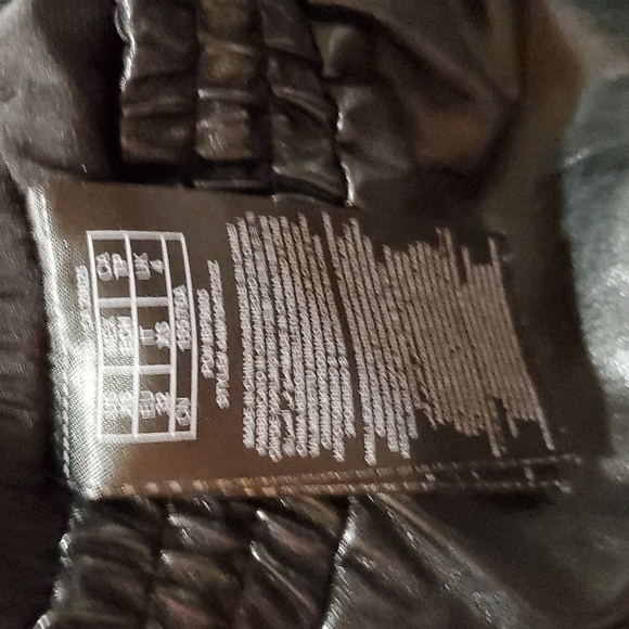 Black Pleather shorts by MARCIANO Beautiful! - Picture 6 of 6